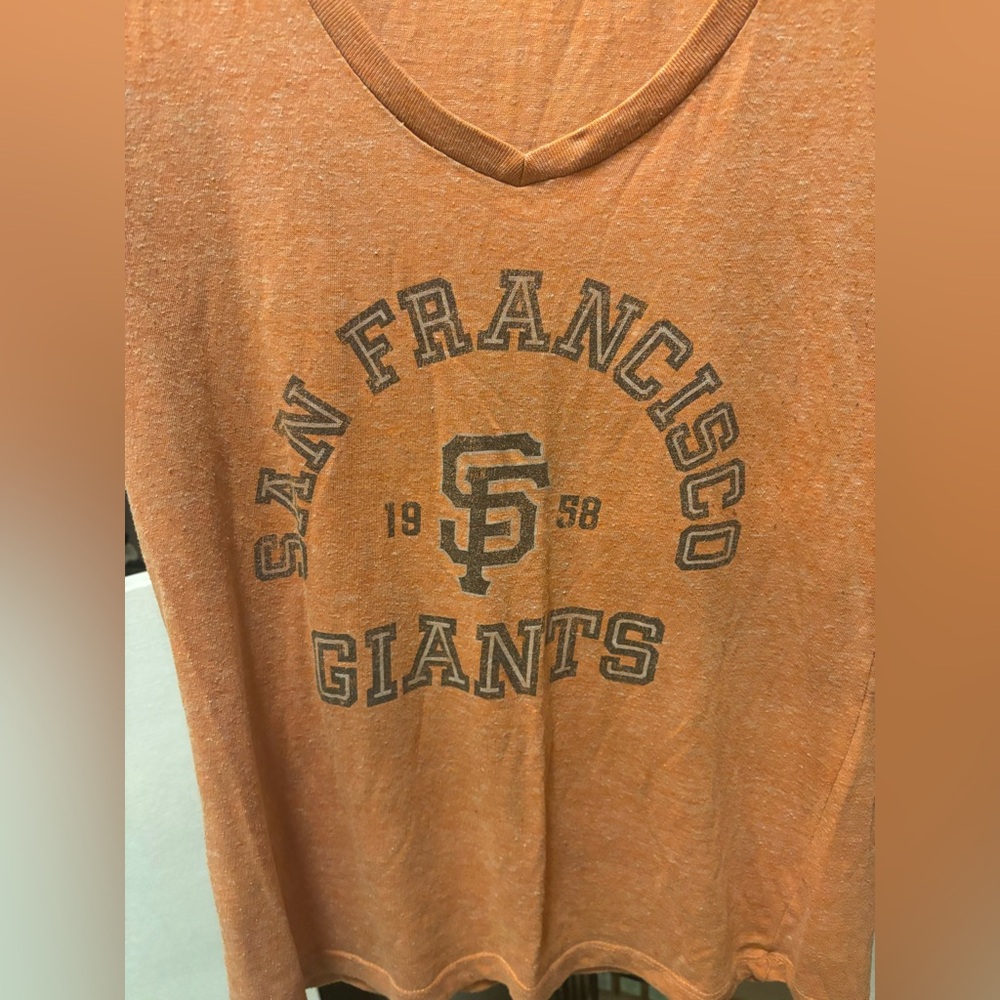 San Francisco Giants women’s size medium v-neck shirt - Picture 2 of 5